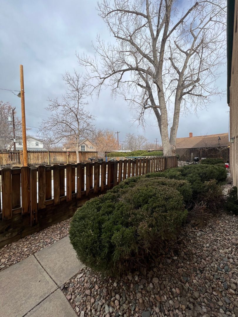 Building Photo - 405-407 E. Simpson Street