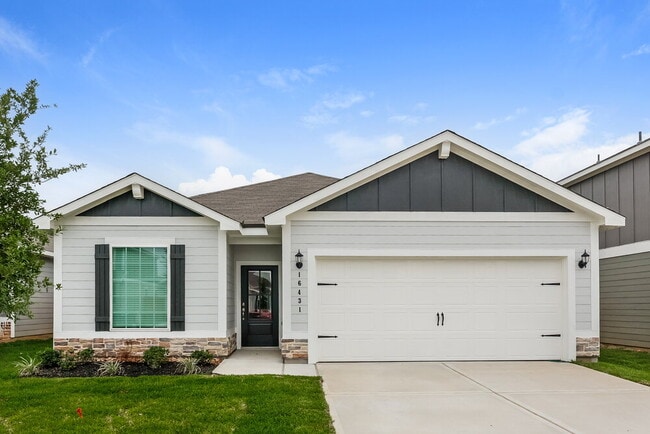 Building Photo - 16431 Honeysuckle Hl Dr