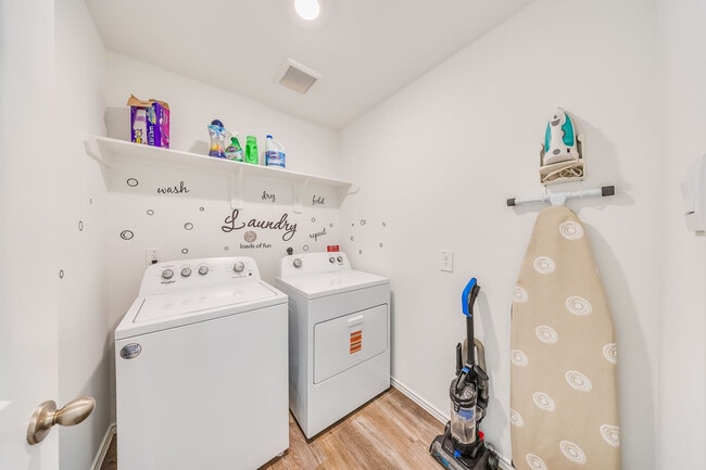 Building Photo - 6055 Diamond Vis Ct