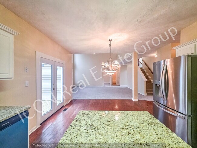 Building Photo - 4/2.5 home in a swim/tennis community