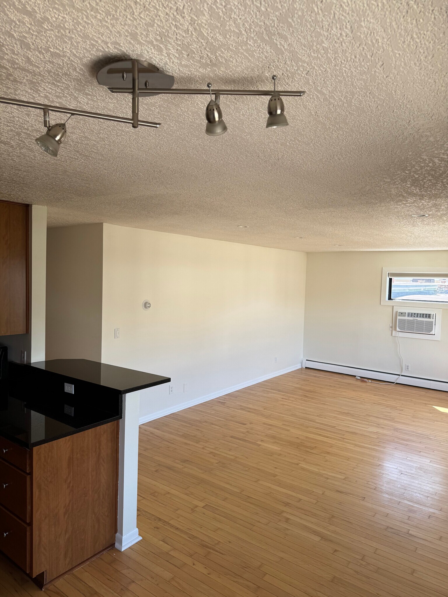 Building Photo - 3019 Bryant Ave S
