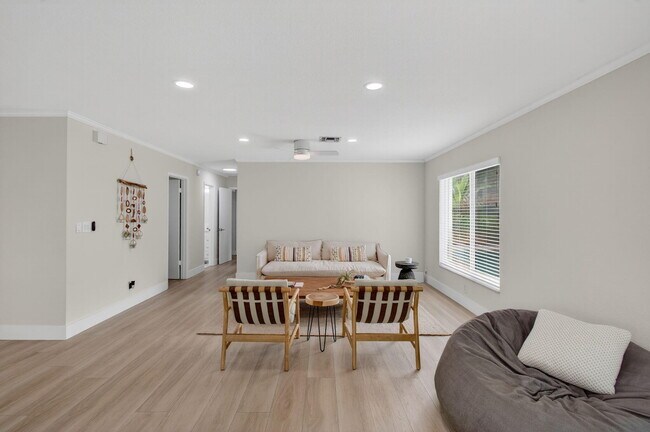 Building Photo - 802 Mallard Dr