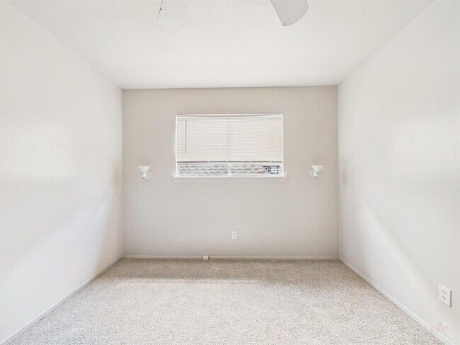 Building Photo - 803 W 28th St