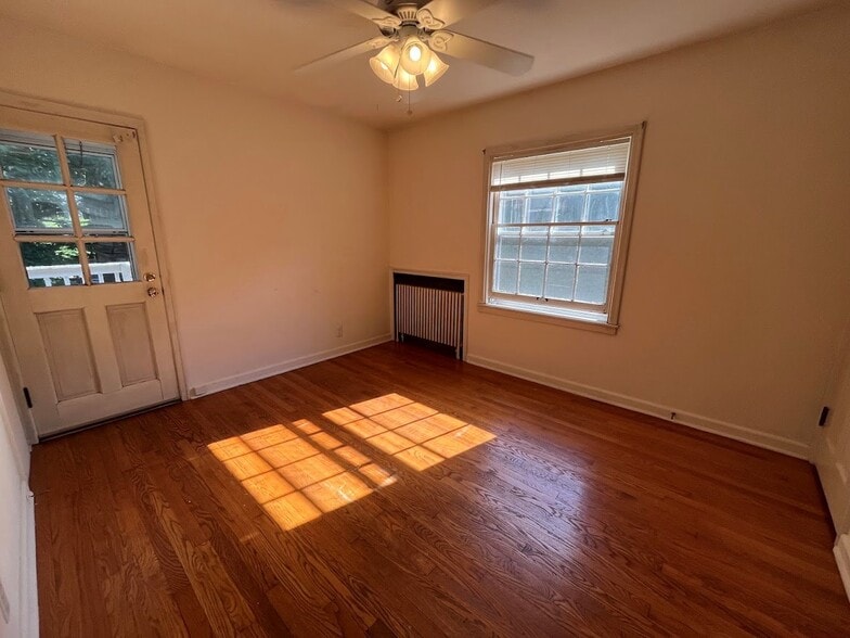 Building Photo - 1406 Drake St