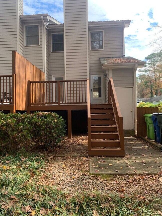 Building Photo - 6901g