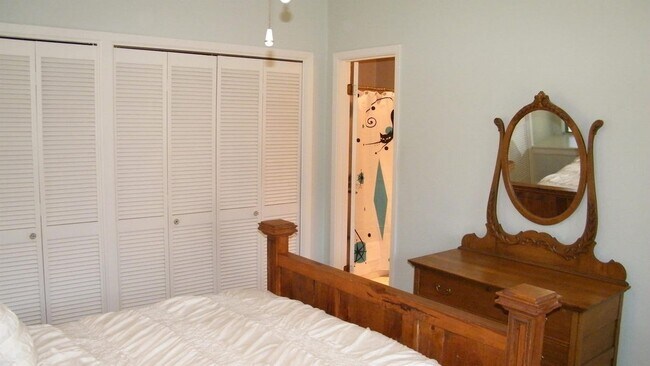 Building Photo - 100 Bay Point Dr