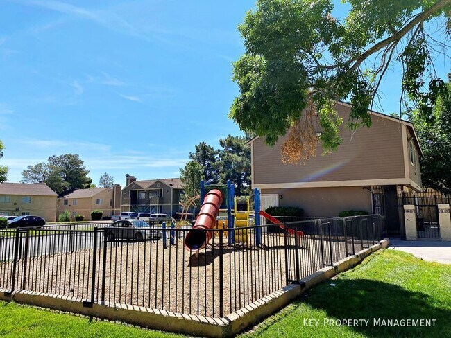 Building Photo - 2705 Jennydiane Dr