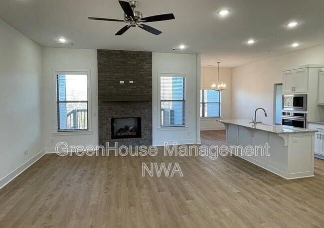 Building Photo - 1574 N Pershing St