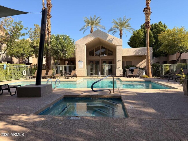 Building Photo - 1295 N Ash St