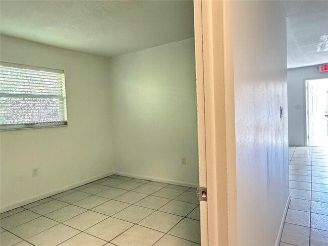 Building Photo - 951 SW 16th St