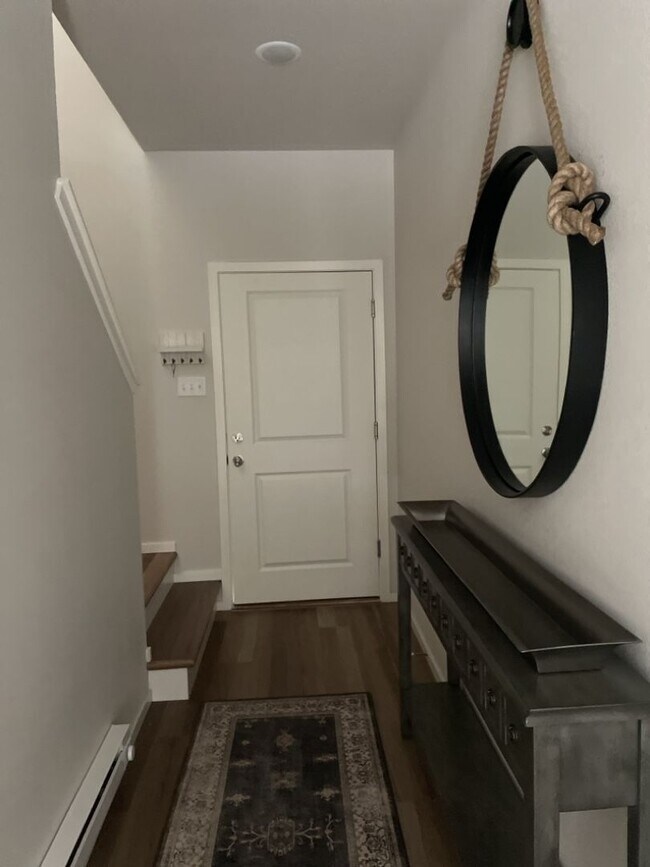 Building Photo - Newer 2 Bed / 2 Bath 2nd Floor Condo w/ 2 Car Garage