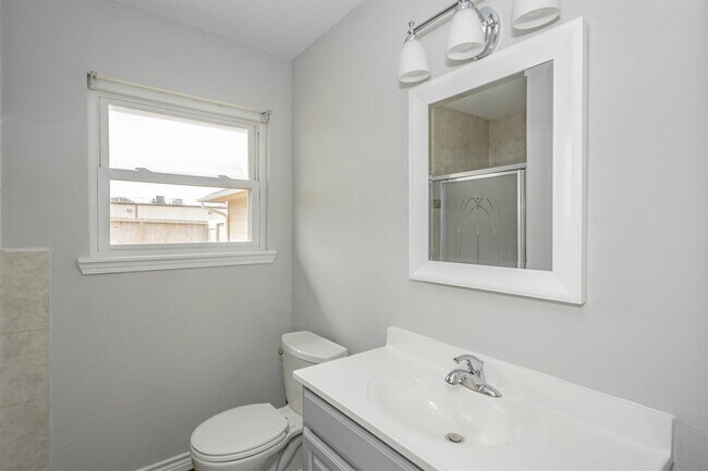 Building Photo - 3410 Truxton Dr