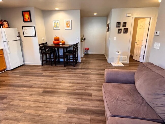 Building Photo - 810 16th St S