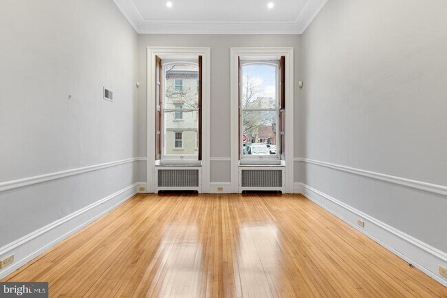Building Photo - 323 S 17th St