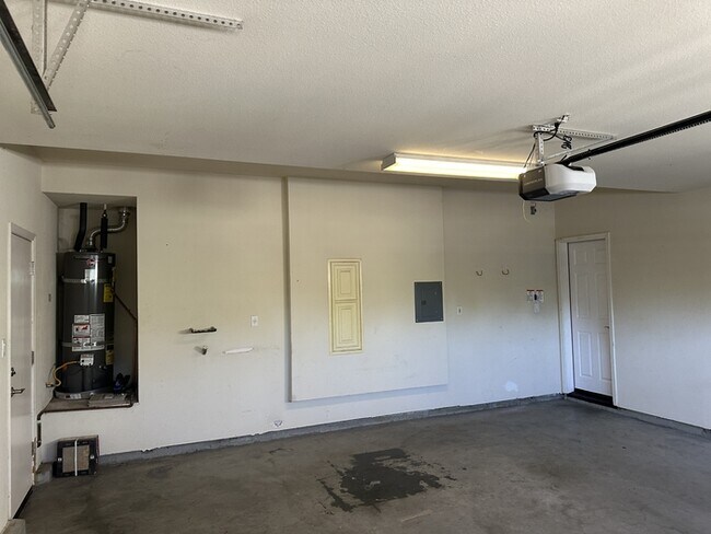Building Photo - Lathrop 5 Bedroom 3 Bathroom Home