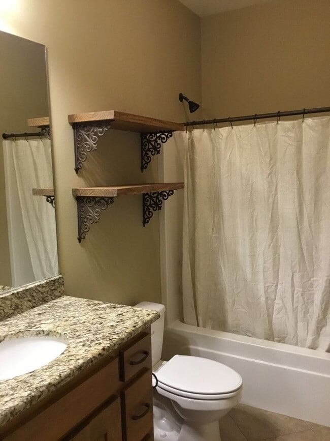 Building Photo - BEAUTIFUL HOME IN DAPHNE!