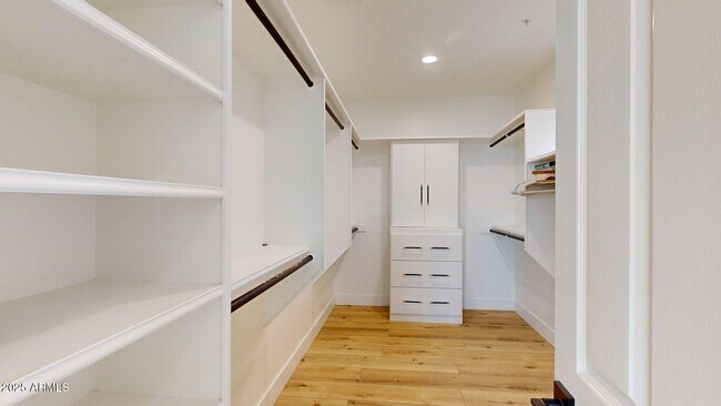 Building Photo - 9167 E Tarantini Ln