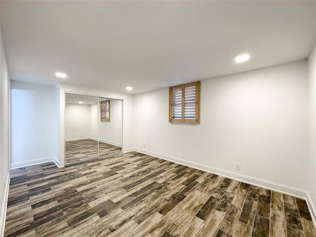 Building Photo - 20329 W Country Club Dr