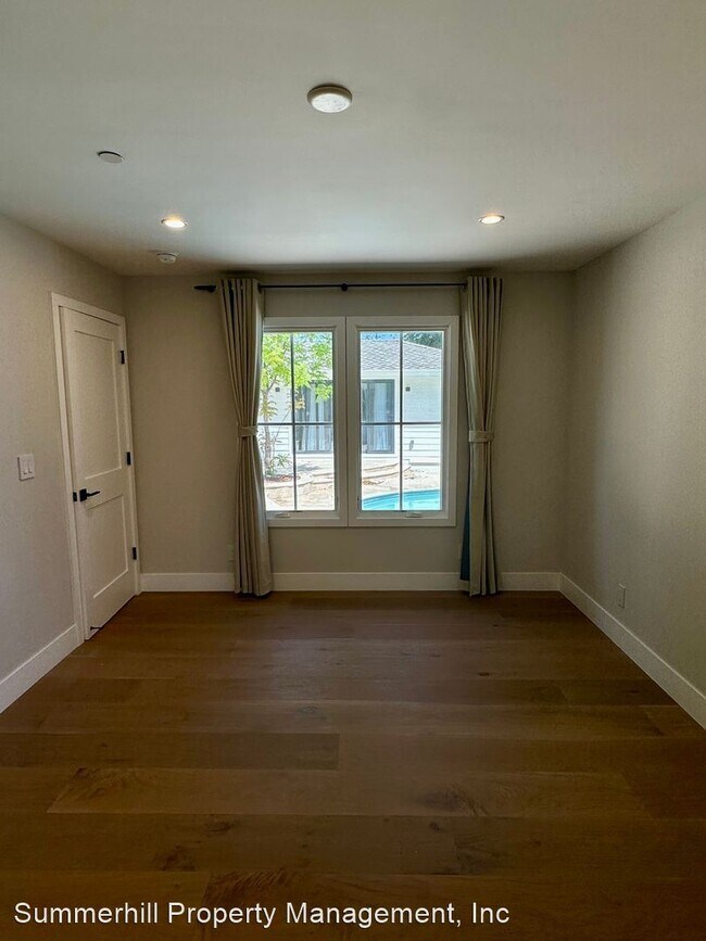Building Photo - 4 br, 3 bath House - 215 Verano Drive