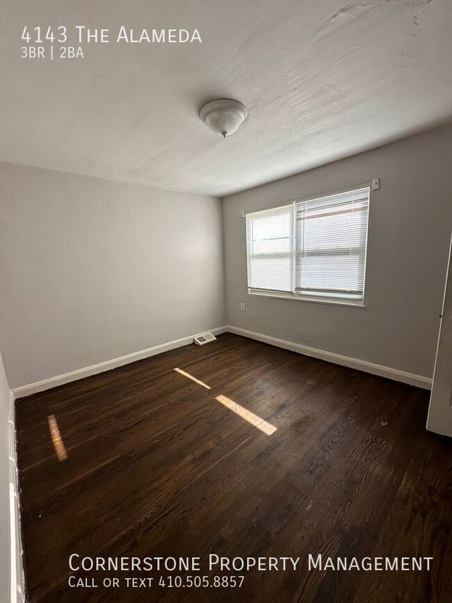 Building Photo - 3 Bed 1.5 Bath | $1500  | 4143 The Alameda...