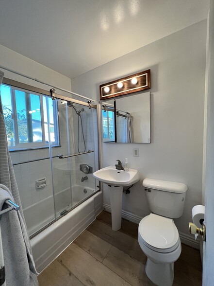 Building Photo - 3312 Avenida de Portugal