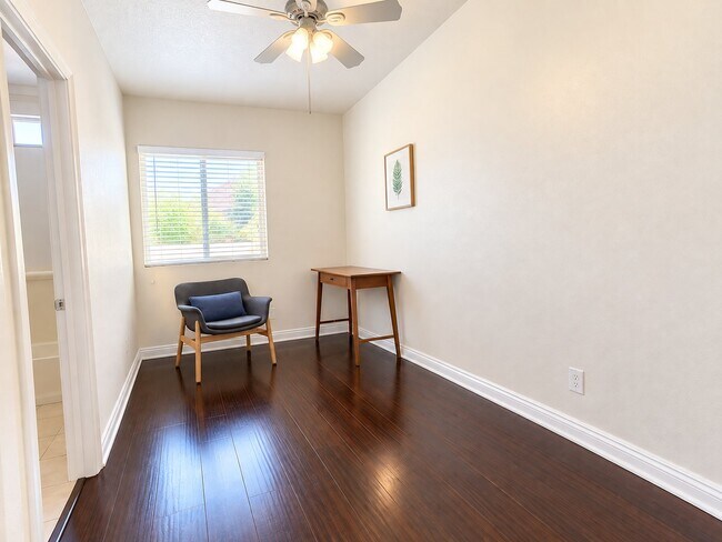Building Photo - 3013 Somerset Dr