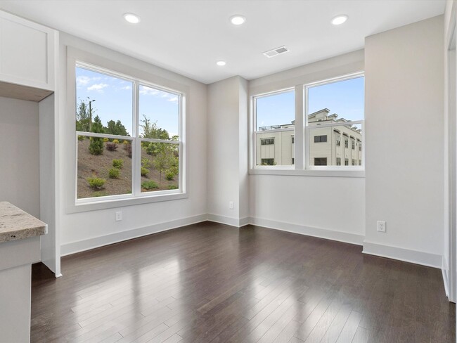 Building Photo - Townhome in West End with Rooftop Terrace ...