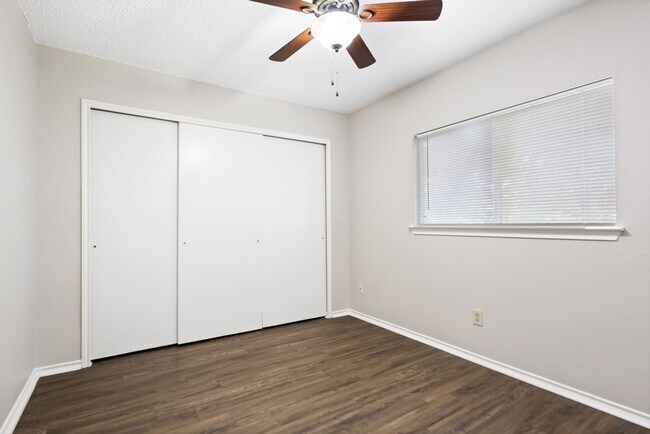 Building Photo - 3 bedroom / 2 bath home in Creekside subdivision