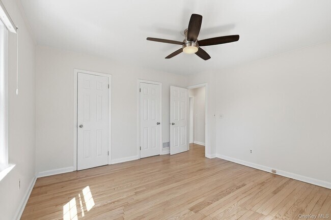 Building Photo - 1936 Longvue St