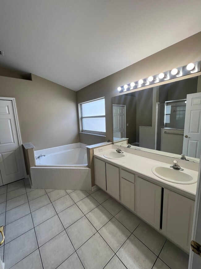 Building Photo - 4714 Prairie Point Blvd