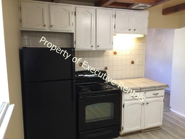 Building Photo - 2324 E Idaho Ave