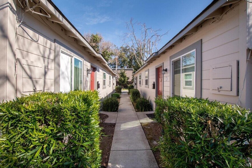 Building Photo - 330 Arleta Ave