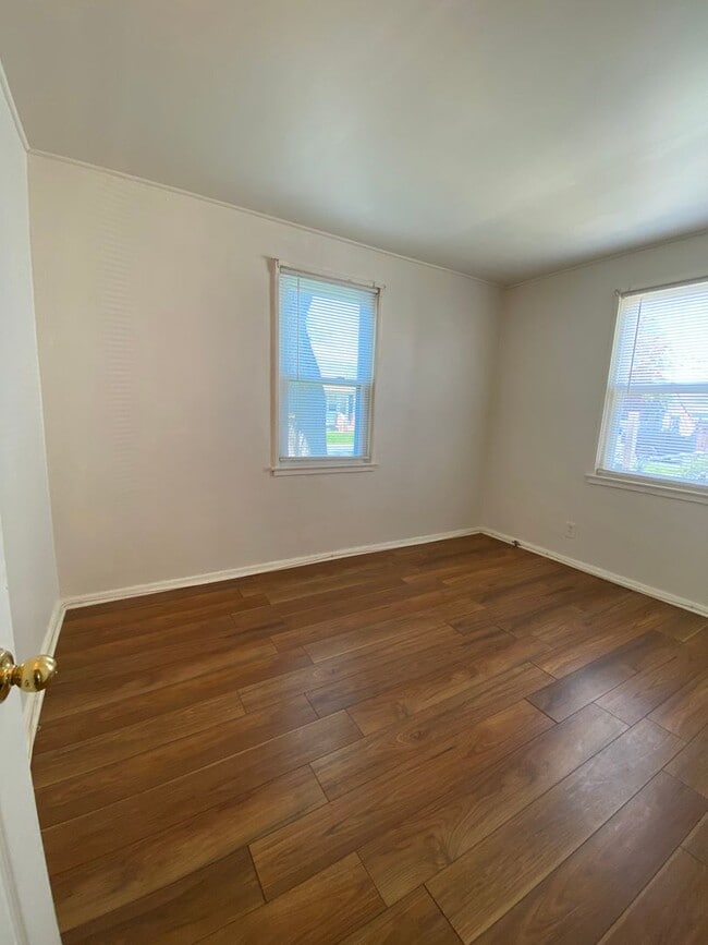 Building Photo - Quaint 2 Bedroom 1 Bathroom single family ...