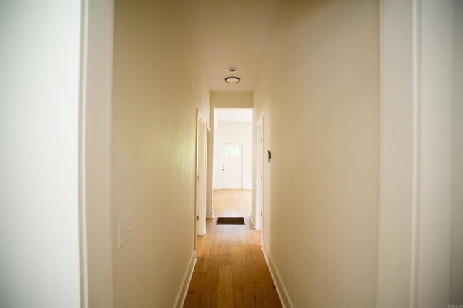 Building Photo - 1704 S Park St