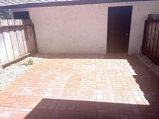 Building Photo - 42 Washington St