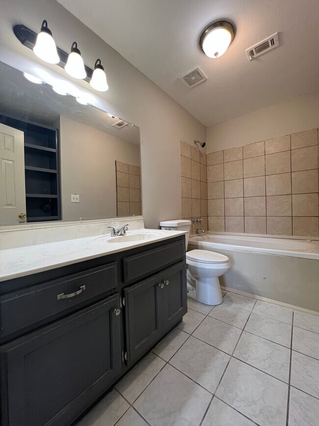 Building Photo - 33 Co Rd 398