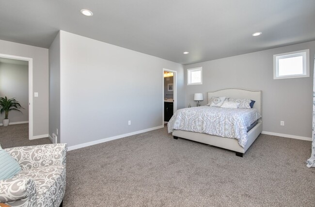 Building Photo - 4-bedroom, 3.5-bathroom West Fargo Single-...
