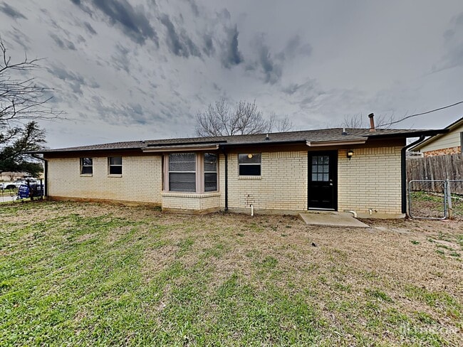 Building Photo - 620 Wallace Dr
