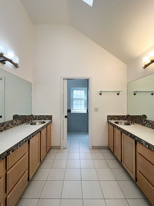 Building Photo - Beautifully Updated 3-Bedroom Home + Bonus Room with Private Backyard Retreat