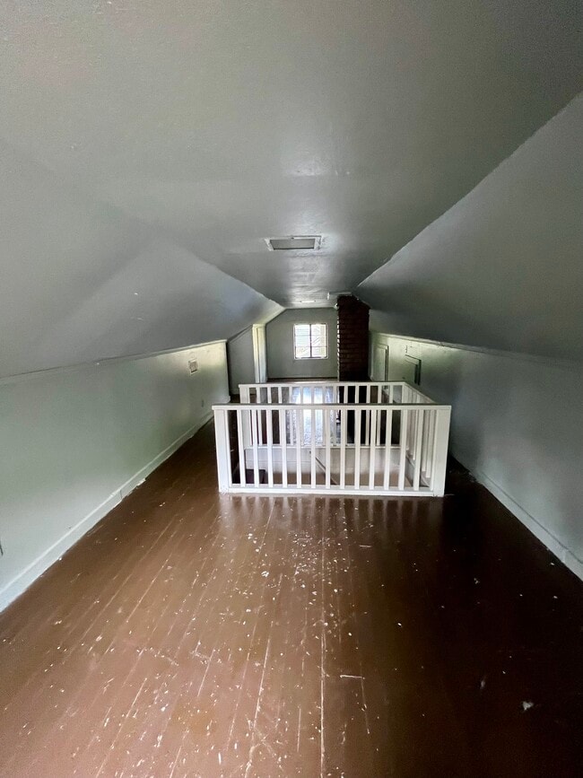 Building Photo - 132 King St