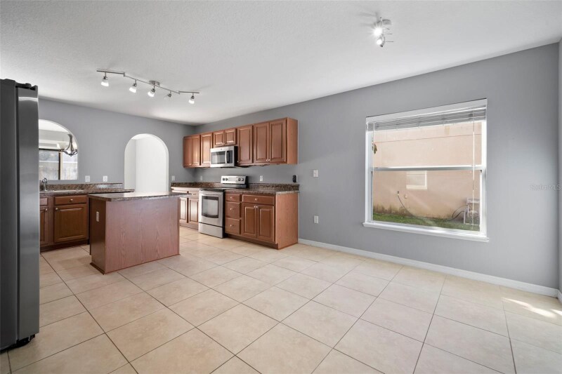 Building Photo - 1303 Alhambra Crest Dr