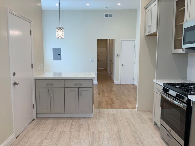 Building Photo - RENOVATED 2BD/1.5BA. Dishwasher! LAUNDRY I...