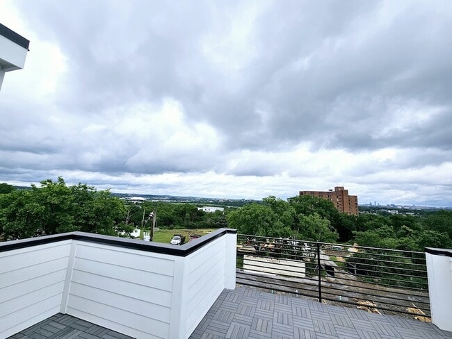 Building Photo - 522 Cliff Cir