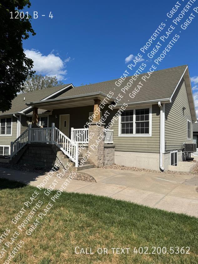 Building Photo - 1201 B-4