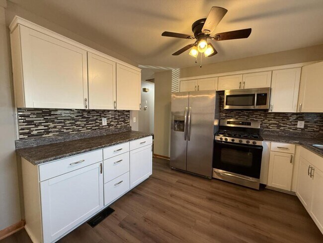 Building Photo - 2013 S 28th St