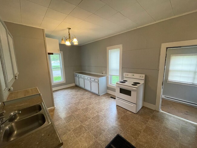 Primary Photo - Four Bedroom Available in Delphi IN