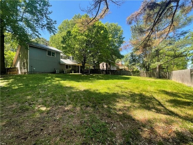 Building Photo - Gorgeous 3-Bed, 2.5-Bath Retreat Near Veterans Park
