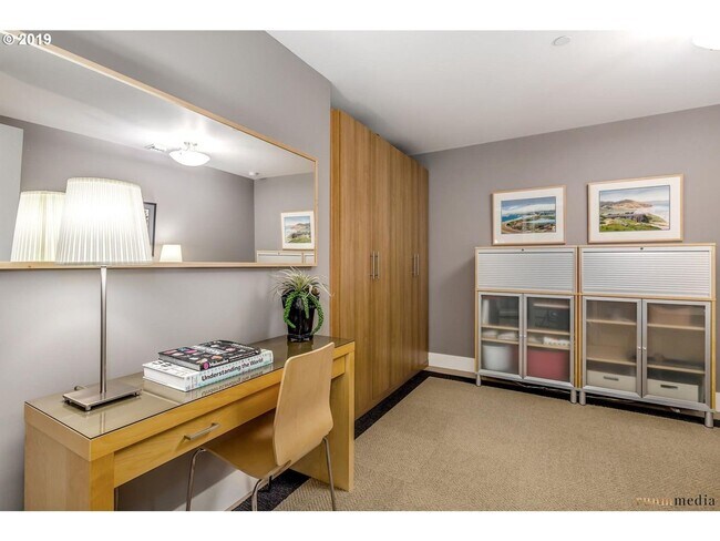 Building Photo - Stunning Pearl District Corner Unit with F...