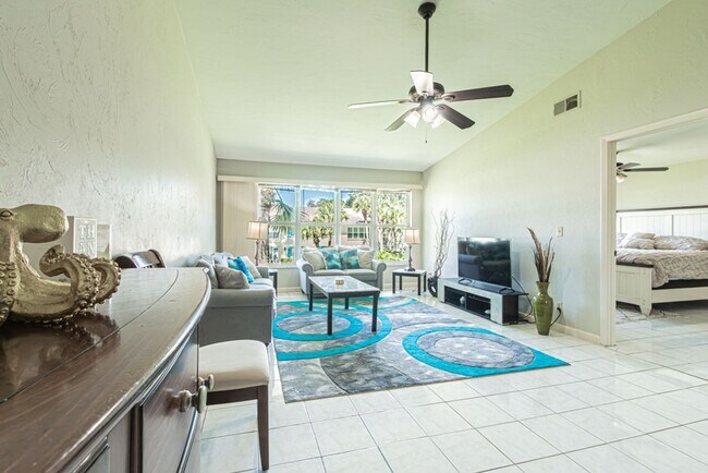 Building Photo - Charming Naples Condo with Resort-Style Li...