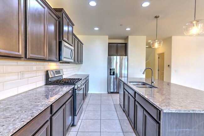 Building Photo - $750.00 MOVE-IN CREDIT TOWARDS FIRST MONTH RENT!!!!! Rancho Sahuarita